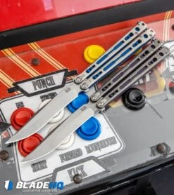 Hom Design Chimera Plus Balisong Knife Satin Ti/Blue G-10 (4.75 Two-Tone) 17 Hom Design Chimera Plus Balisong Knife Satin Ti/Blue G-10 (4.75 Two-Tone) -CRKT Sales Store Hom Design Chimera Plus Balisong Knife Satin Ti Blue G 10 Two Tone BHQ 100561 kp arcade web